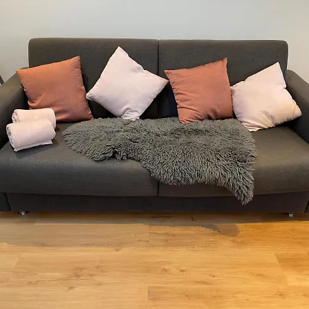 Modernes Basement-studio Mit Kingsize-wasserbett Und Walk-in Dusche Mit Guter Anbindung In Innenstadt Apartment Kassel